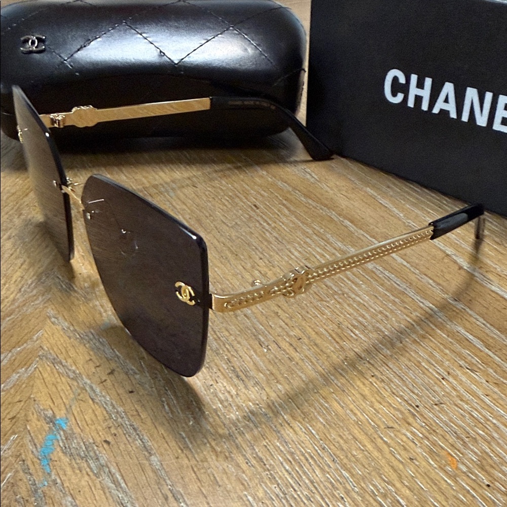 CHANEL Black and Gold Rimless Square Sunglasses - Picture 4 of 7